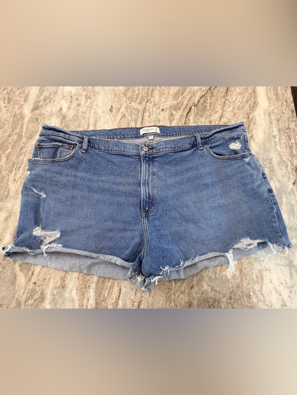 Abercrombie & Fitch Curve Love Mom Shorts – High Rise Distressed Size 37 (Plus)